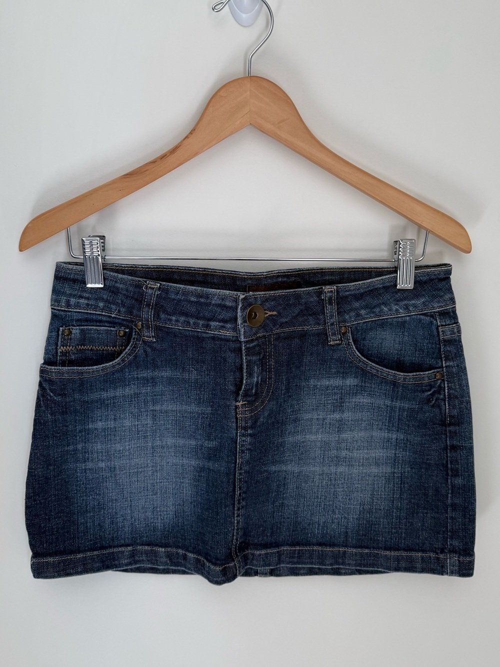 Medium Wash Denim Low-Rise Mini Skirt